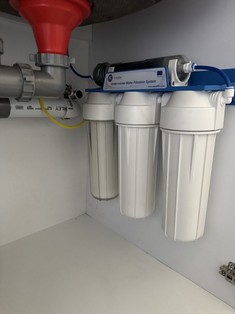 Four-stage under-sink water filtration system